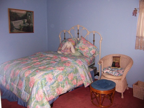 organized guestroom